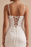 Corsé blanco bodycon tirantes finos de satén Vestido corto blanco con flor 3D