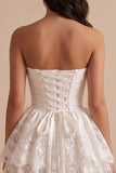 Vestido blanco sin tirantes sin tirantes de encaje vasco de cintura vasca y vestido corto blanco