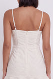 Vestido blanco blanco corto corto con escote cuadrado con volantes