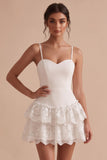 Vestido blanco ajustado de tirantes finos cortos blancos con encaje