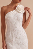 Vestido blanco blanco corto de un solo hombro con flor 3D