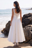 Vestido de novia blanco de escote en V con encaje apliqueado hasta el largo del té
