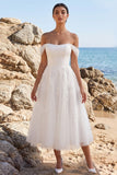 Vestido de novia blanco de tul con alíneas de hombro y aplicada en línea A hasta el largo del té