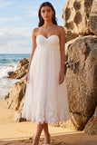 Vestido de novia blanco de tul de tul tirante sin tirantes y largo para el té con apliques