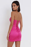 Corsé fucsia Vestido corto corto de satín ceñido y fruncido