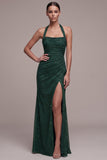 Vestido formal Maxi de funda verde oscuro, capestro con cuentas fruncidas, con abertura