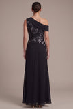 Vestido formal largo y arrugado de un solo hombro con vaina negra asimétrica y apliques