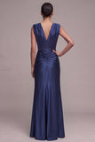 Vestido formal largo de escote en V y abertura frontal azul marino