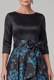 Vestido de madre de la novia con escote en línea A y mangas largas estampado en 3/4 de forma de marihua negra con lazo