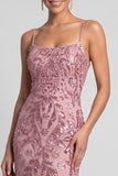 Vestido de noche rosa de sirenas brillantes con tirantes finos y lentejuelas