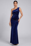 Vestido de noche de terciopelo azul marino con purpurina y un hombro fruncido