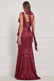Vestido largo de dama de honor sirena burdeos con escote en V y volantes