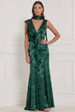 Vestido largo de dama de honor sirena burdeos con escote en V y volantes