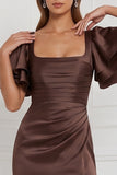 Vestido de dama de honor espresso con escote cuadrado y mangas acampanadas Maxi con abertura