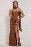 Vestido de dama de honor Maxi sin tirantes y arrugado con funda oliva y abertura lateral