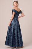 Vestido de madre de la novia azul marino asimétrico con hombros descubiertos y volantes Jacquard