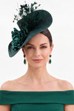 Sombrero Fascinator de Tela Sinomay verde oscuro con plumas