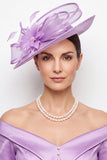 Sombrero fascinator azul de malla Sinamay con perlas de satén y pluma