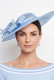 Sombrero fascinator de lazo de malla azul Sinamay con plumas
