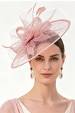 Sombrero fascinator con malla de flor de crinolina de champán con plumas