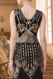 Vestido de flapper de los años 20 con escote en V y cuello en V negro