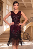 Vestido de flapper de los años 20 con escote en V y cuello en V negro