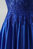 A-line Royal Blue Apliques Satén Lentejuelas con cuentas Tirantes finos Vestido largo de graduación