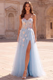 Corsé azul claro Aplique florales 3D sin tirantes Lentejuelas Vestido largo de graduación de tul con abertura