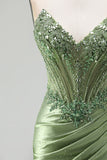 Vestido largo de graduación largo de satén fruncido con cuentas y satín corsé verde, escote en V y sello en V