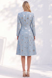 Vestido de trabajo midi azul de escote redondo y manga larga