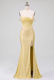 Vestido de baile de graduación con capucha de perlas amarillas de satén sirena amarilla y perlas con cuentas y abertura