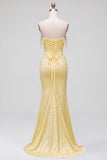Vestido de baile de graduación con capucha de perlas amarillas de satén sirena amarilla y perlas con cuentas y abertura