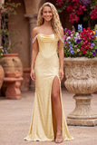 Vestido de baile de graduación con capucha de perlas amarillas de satén sirena amarilla y perlas con cuentas y abertura