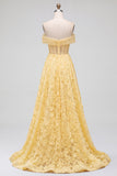 Vestido de graduación amarillo de tul de perlas con bordado floral sin tirantes línea A y línea descubierto