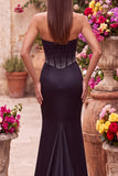 Vestido largo tirante tirantes con corsé y cuentas con corte de sirena negro de satén y abertura lateral