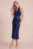 Vestido midi de invitada de boda de satén burdeos con escote drapeado y detalles de encaje