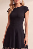 Vestido de invitada de boda midi negro de tul floral con escote redondo y corte en A