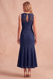 Vestido de invitada de boda midi azul oscuro de encaje corte sirena sin mangas con escote redondo y bolsillos