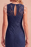 Vestido de invitada de boda midi azul oscuro de encaje corte sirena sin mangas con escote redondo y bolsillos
