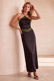 Vestido de invitada de boda de satén negro y verde de corte recto