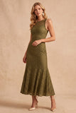 Vestido de invitada de boda midi azul oscuro de encaje corte sirena con escote redondo y volantes