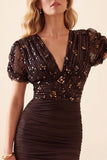 Vestido formal largo de manga corta de gasa sirena marrón con escote en V y escote en V