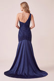 Vestido formal largo de satén de un hombro de satín de sirena azul oscuro con cuentas