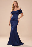 Vestido formal largo y arrugado de satén de sirena azul oscuro