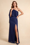 Vestido formal de funda azul oscuro de un hombro largo con abertura
