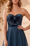 Vestido formal largo de organza de terciopelo sin tirantes azul marino A-Line