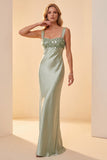 Vestido formal largo con cuello cuadrado de satén verde claro y de cuello cuadrado con lentejuelas