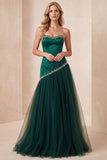 Vestido formal largo de tul sin tirantes de tul verde oscuro con abalorios