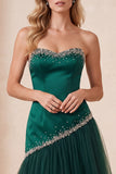 Vestido formal largo de tul sin tirantes de tul verde oscuro con abalorios