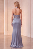 Vestido formal largo de satén arrugado azul polvoriento con funda y flor 3D